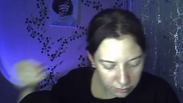 Lily Ember online show from November 2, 6:24 pm