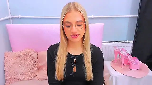 EvetteRose online show from January 10, 3:51 pm