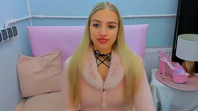 Snapshot of EvetteRose chatting on October 7, 3:35 pm EvetteRose online show from October 7, 3:35 pm