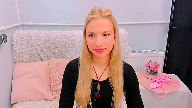 EvetteRose online show from April 13, 8:24 pm