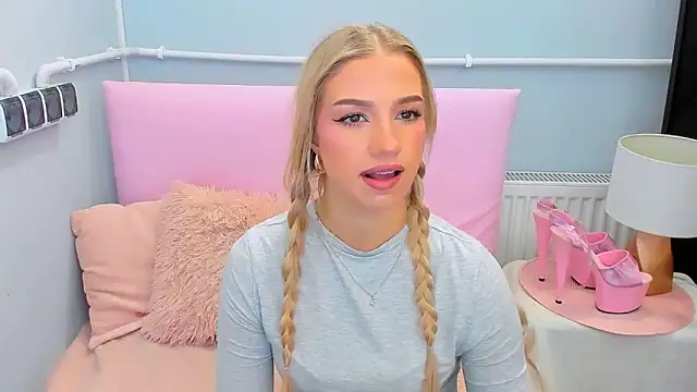 EvetteRose online show from October 28, 5:01 pm