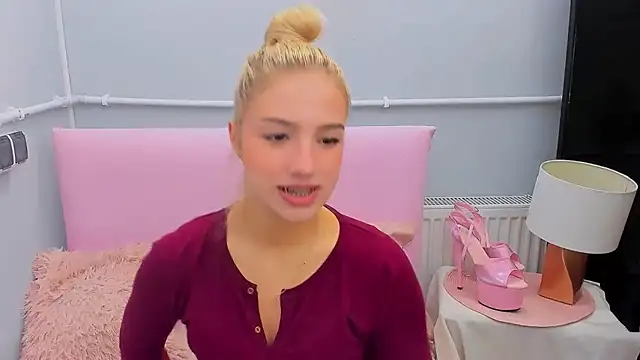 Snapshot of EvetteRose chatting on September 30, 2:56 pm EvetteRose online show from September 30, 2:56 pm