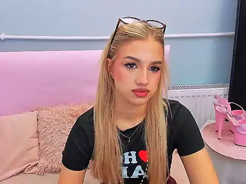 EvetteRose online show from December 20, 3:37 pm