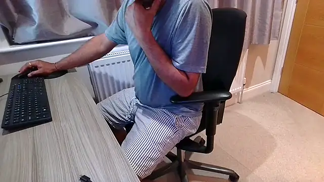 Snapshot of rogamuffin chatting on July 18, 10:18 pm rogamuffin online show from July 18, 10:18 pm
