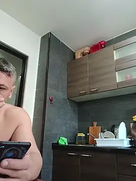 Snapshot of Aly-john1985 chatting on October 5, 12:40 pm Aly-john1985 online show from October 5, 12:40 pm