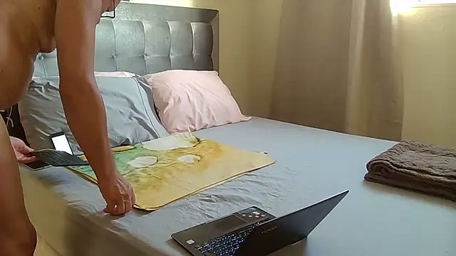 Unique X perience online show from April 15, 10:32 pm