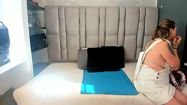 Charlot milf online show from February 26, 2:39 pm