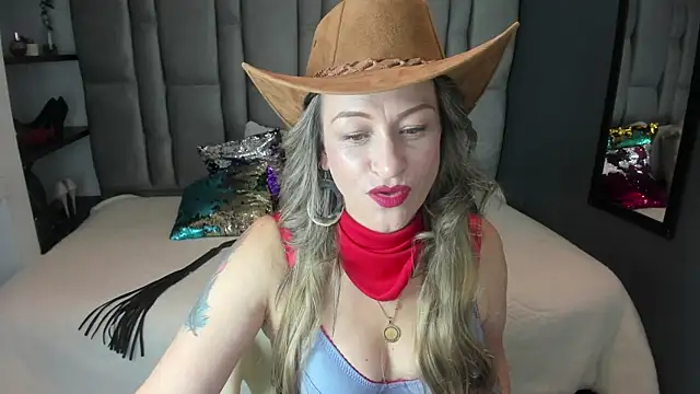 Charlot milf online show from October 31, 3:58 am