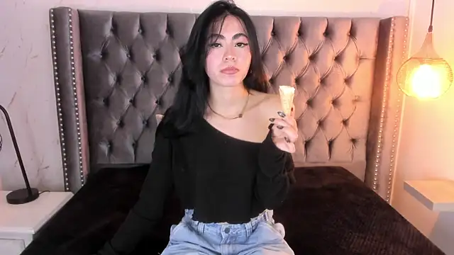 Snapshot of Anya_Belth chatting on July 7, 7:06 pm Anya Belth online show from July 7, 7:06 pm
