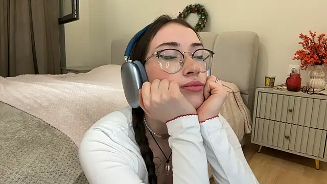 Kelly Berry   online show from February 27, 5:24 pm