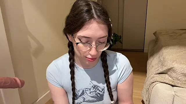 Kelly Berry   online show from April 8, 6:20 pm