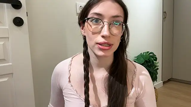 Kelly Berry   online show from January 6, 5:50 pm