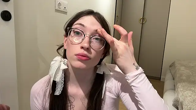 Kelly Berry   online show from April 2, 6:47 pm