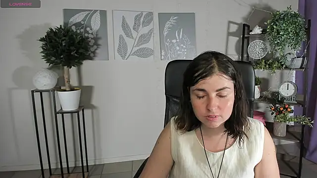 Snapshot of MartaEdams chatting on June 28, 5:36 am MartaEdams online show from June 28, 5:36 am
