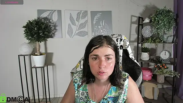 Snapshot of MartaEdams chatting on July 4, 5:47 am MartaEdams online show from July 4, 5:47 am