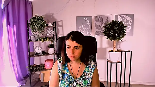 Snapshot of MartaEdams chatting on June 10, 5:08 am MartaEdams online show from June 10, 5:08 am