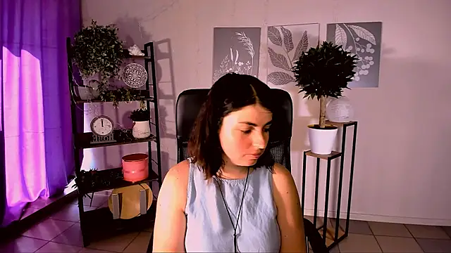 Snapshot of MartaEdams chatting on June 12, 5:27 am MartaEdams online show from June 12, 5:27 am