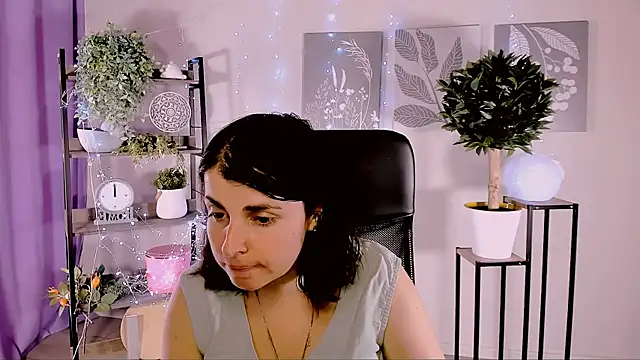 Snapshot of MartaEdams chatting on June 5, 6:07 am MartaEdams online show from June 5, 6:07 am
