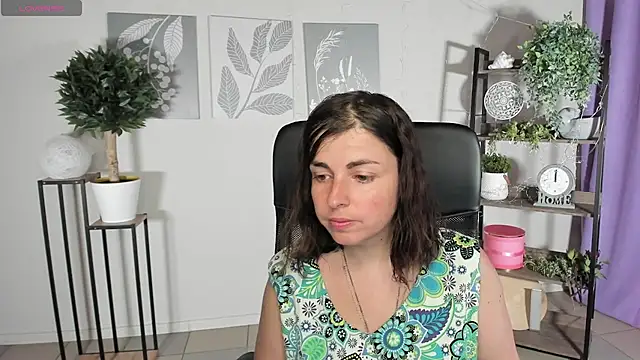 Snapshot of MartaEdams chatting on June 20, 5:23 am MartaEdams online show from June 20, 5:23 am