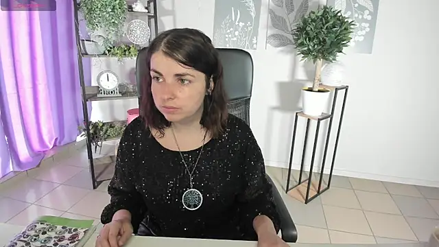 Snapshot of MartaEdams chatting on June 15, 5:07 am MartaEdams online show from June 15, 5:07 am