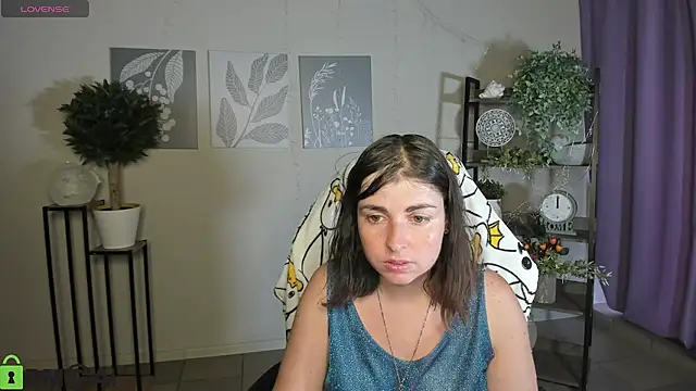 Snapshot of MartaEdams chatting on July 16, 5:15 am MartaEdams online show from July 16, 5:15 am