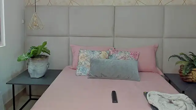 SamayRyann online show from April 15, 1:37 pm