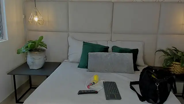 SamayRyann online show from May 8, 1:37 pm