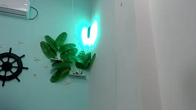 eladyrous98 online show from December 5, 6:45 am