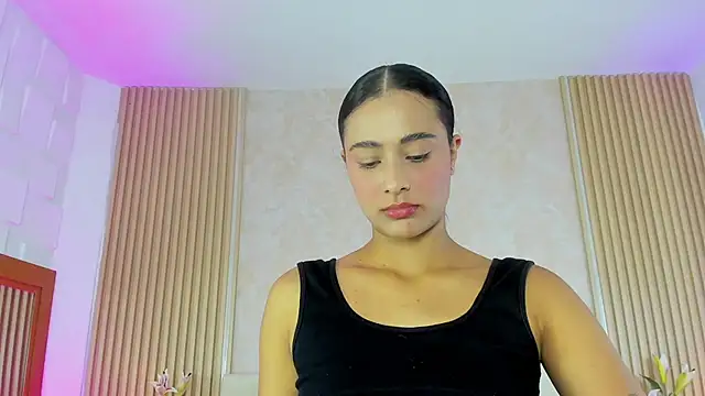 ZOEBARLOWE online show from October 6, 7:03 pm