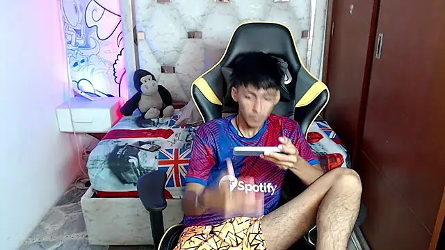 Snapshot of yiisu_ chatting on October 8, 12:17 pm yiisu  online show from October 8, 12:17 pm