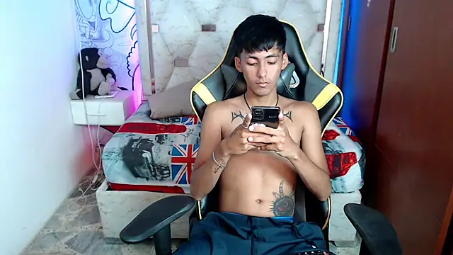 Snapshot of yiisu_ chatting on October 6, 6:19 pm yiisu  online show from October 6, 6:19 pm