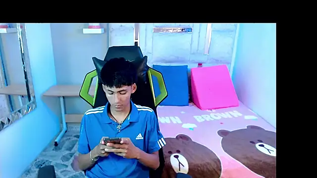Snapshot of yiisu_ chatting on September 9, 6:17 pm yiisu  online show from September 9, 6:17 pm