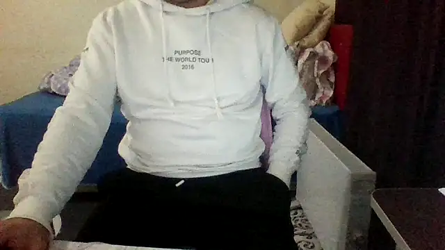 Snapshot of st206boy chatting on November 14, 12:58 am st206boy online show from November 14, 12:58 am