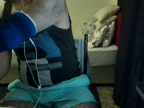 Snapshot of st206boy chatting on September 9, 12:43 am st206boy online show from September 9, 12:43 am