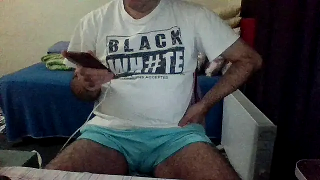 Snapshot of st206boy chatting on November 24, 12:43 am st206boy online show from November 24, 12:43 am