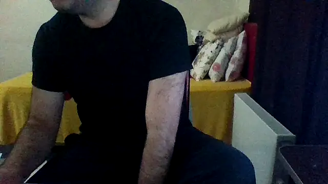 Snapshot of st206boy chatting on November 3, 1:11 am st206boy online show from November 3, 1:11 am