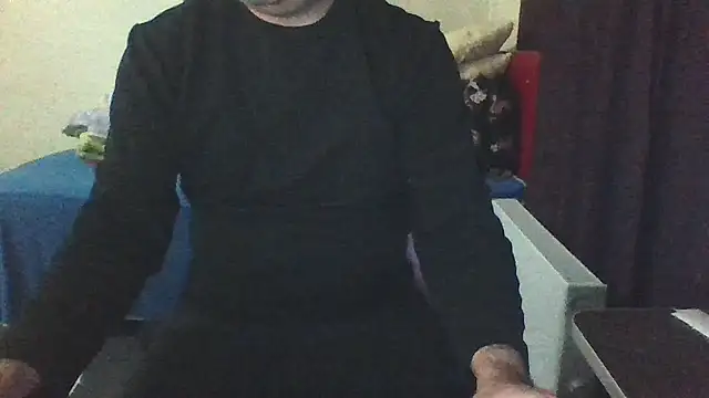 Snapshot of st206boy chatting on November 6, 12:47 am st206boy online show from November 6, 12:47 am