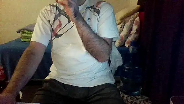 Snapshot of st206boy chatting on December 1, 11:05 pm st206boy online show from December 1, 11:05 pm