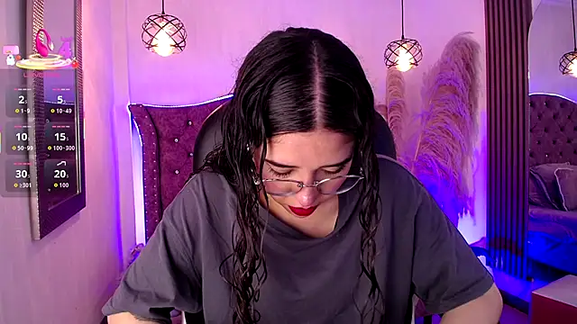 Amara Davis online show from December 1, 3:40 am