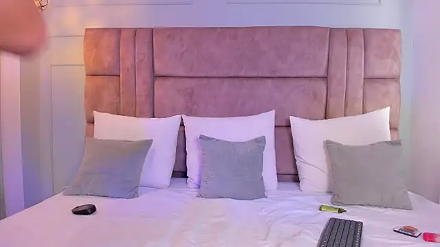 Snapshot of cloe_bunnny chatting on September 11, 5:46 pm cloe bunnny online show from September 11, 5:46 pm