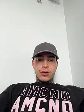 samm4044 online show from April 8, 4:52 pm