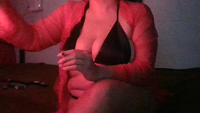 Snapshot of Darlingsweethoney chatting on October 31, 4:20 am Darlingsweethoney online show from October 31, 4:20 am