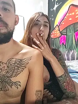 parejajuguetona420 online show from March 25, 4:34 am