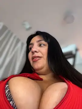 victoria amatista  online show from April 4, 8:15 pm