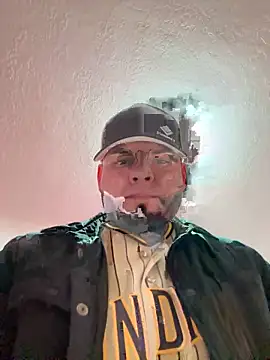 Snapshot of crazybarber69 chatting on February 1, 7:01 pm crazybarber69 online show from February 1, 7:01 pm