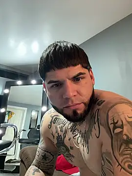 Snapshot of crazybarber69 chatting on February 8, 3:54 pm crazybarber69 online show from February 8, 3:54 pm