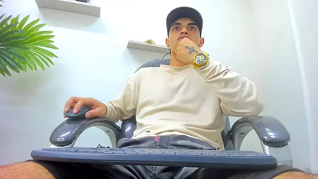 Snapshot of ariess_king chatting on November 5, 4:26 am ariess king online show from November 5, 4:26 am