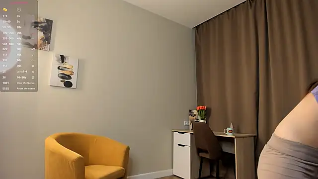 TaiteFairfield online show from December 1, 7:31 am