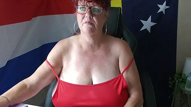 Snapshot of -Curvy- chatting on June 13, 8:56 am -Curvy- online show from June 13, 8:56 am