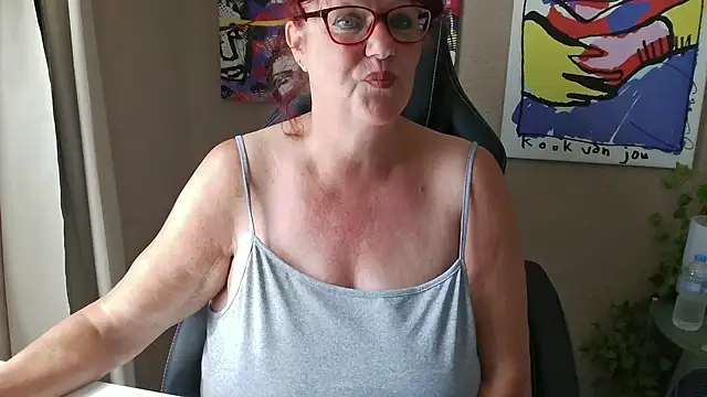 -Curvy- online show from May 29, 9:04 am